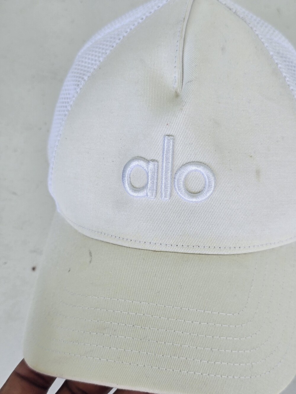 Alo Yoga White Trucker Hat Mesh Snapback Embroidered Logo Unisex Cap - Picture 3 of 9